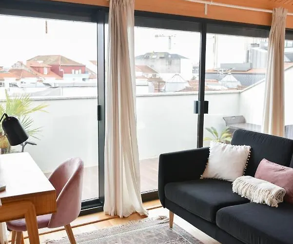 Charmosa Penthouse 2 Quartos - Batalha - - N Oporto