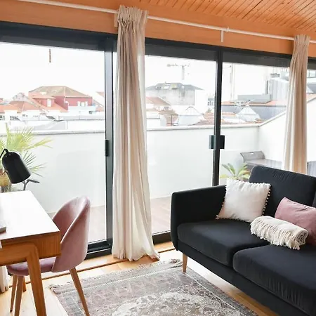 Charmosa Penthouse 2 Quartos - Batalha - - N Oporto