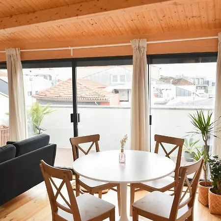 Charmosa Penthouse 2 Quartos - Batalha - - N Oporto